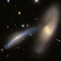 Arp 283 (NGC 2798 + NGC 2799)