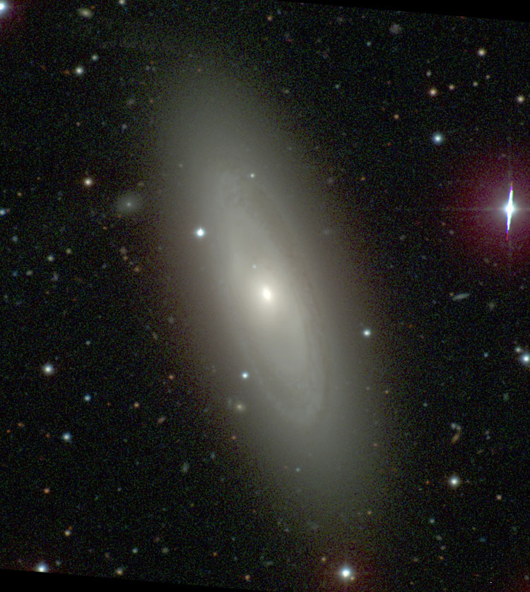 Carnegie-Irvine Galaxy Survey image of spiral galaxy NGC 2811