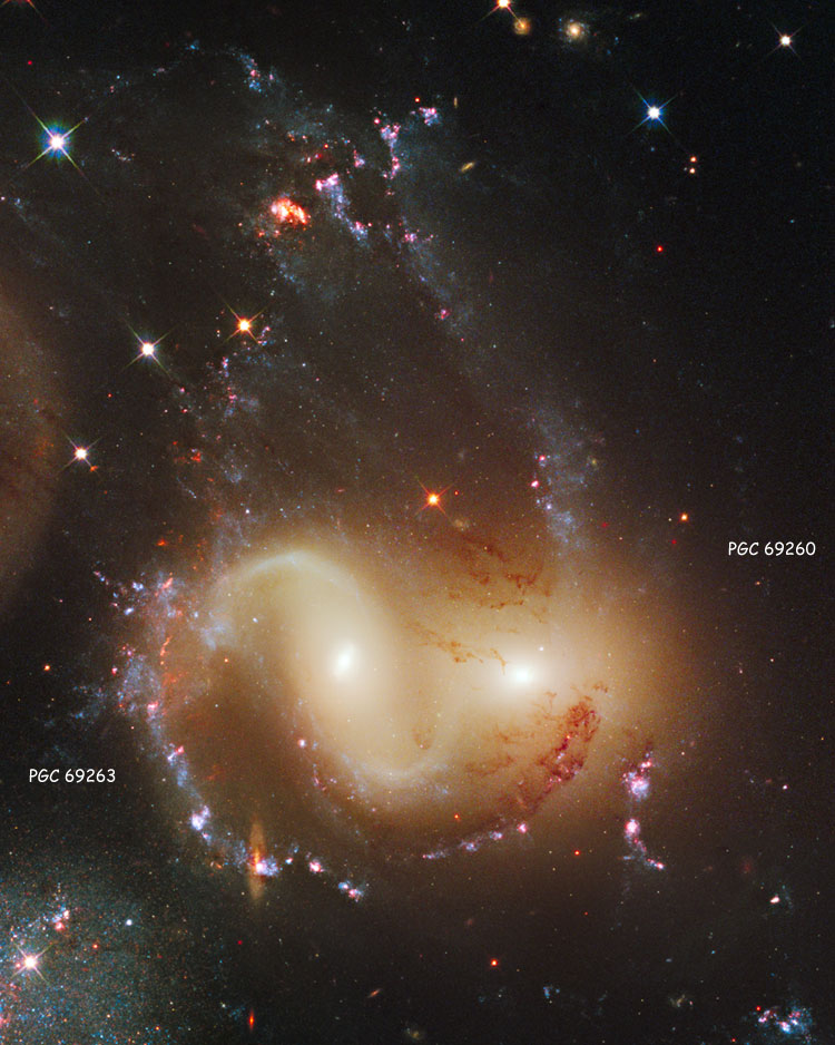 Labeled HST image of the interacting pair of galaxies, PGC 69260 and PGC 69263, which comprise NGC 7318, one of the members of Stephan's Quintet, also known as Arp 319 and Hickson Compact Group 92