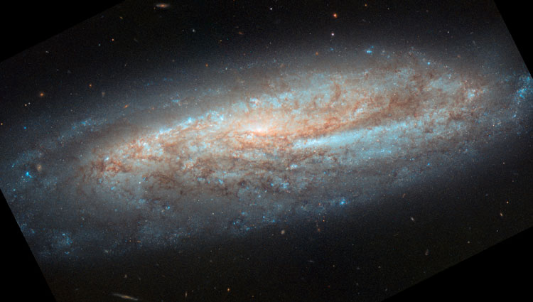HST image of spiral galaxy NGC 7541