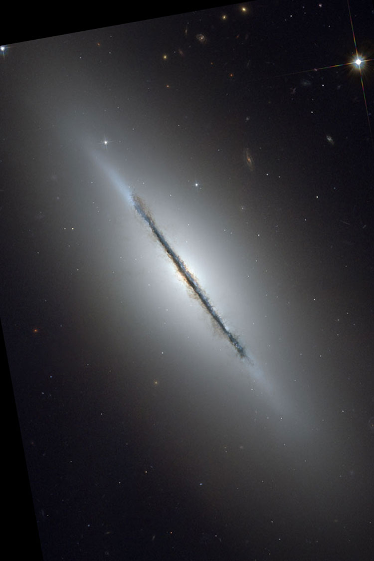 HST image of lenticular galaxy NGC 5866, the Spindle Galaxy (also thought to be M102)