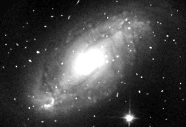 'Raw' HST image of central region of spiral galaxy IC 4777