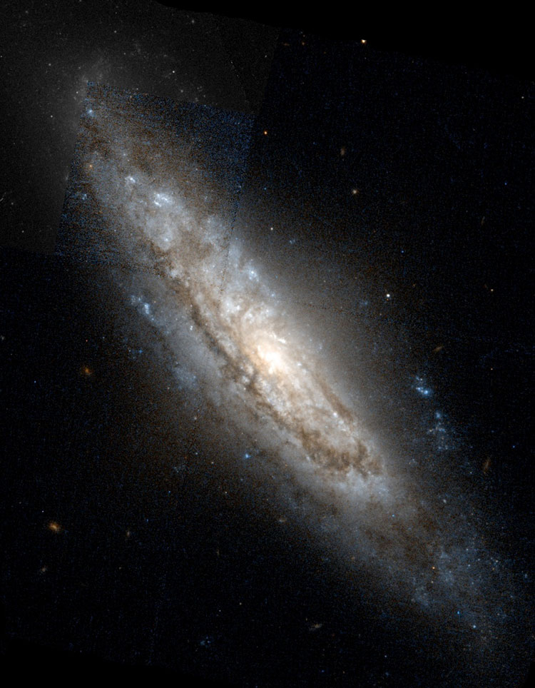 HST image of spiral galaxy NGC 2748